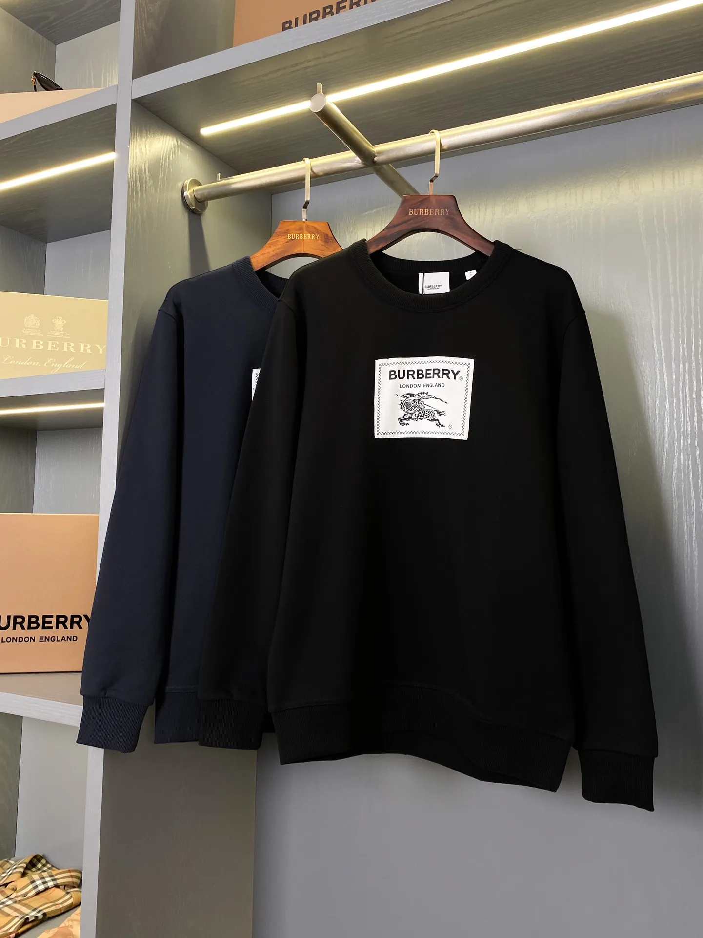 🅱️ Prorsum 【BUR ， 】【In Stock 】 ！BUR ， 、 Same Style ，Versatile ！ BUR ， Classic ， 。 ， Burberry 。 "Prorsum"， " "。 zg ， ， ！ BUR ， ！！ ， 680 ， ， ， ，Breathable ！ 。 ， ， ！！ ， 。OV ， 。 ， ， ！！ ， In Stock， ， ！ ， ， ！！ Sizes S、M、L、XL、XXL